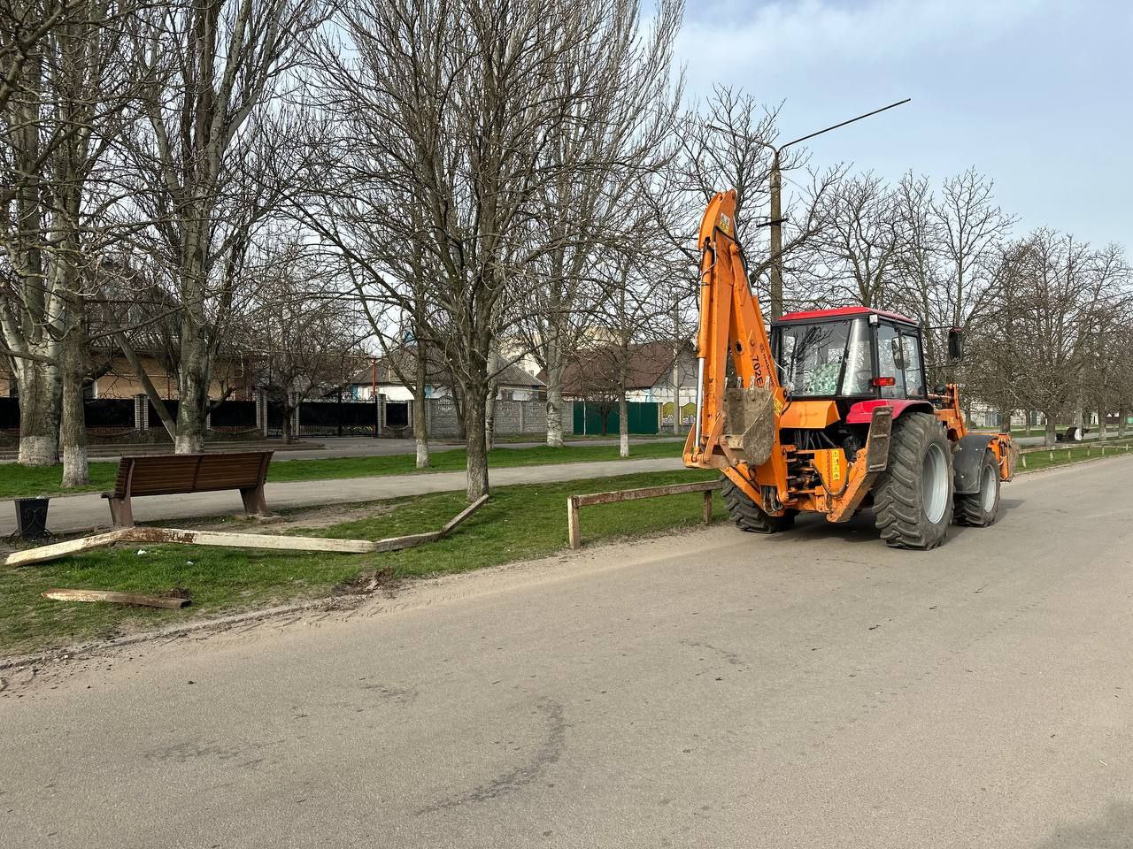 Васильевские коммунальщики ежедневно трудятся над благоустройством города..