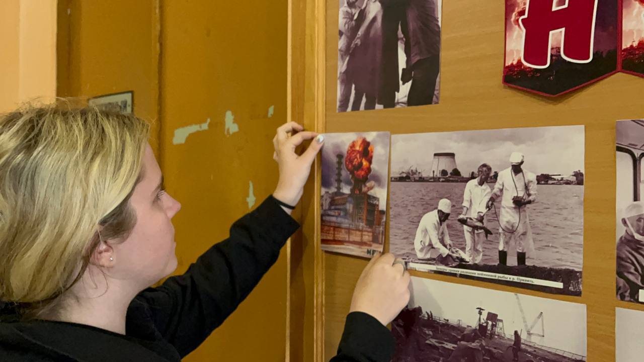 Активисты молодёжного движения «Юг Молодой» г. Васильевки организовали фотовыставку  &quot;Чернобыль - наша боль!&quot; на базе Васильевского Дома культуры..