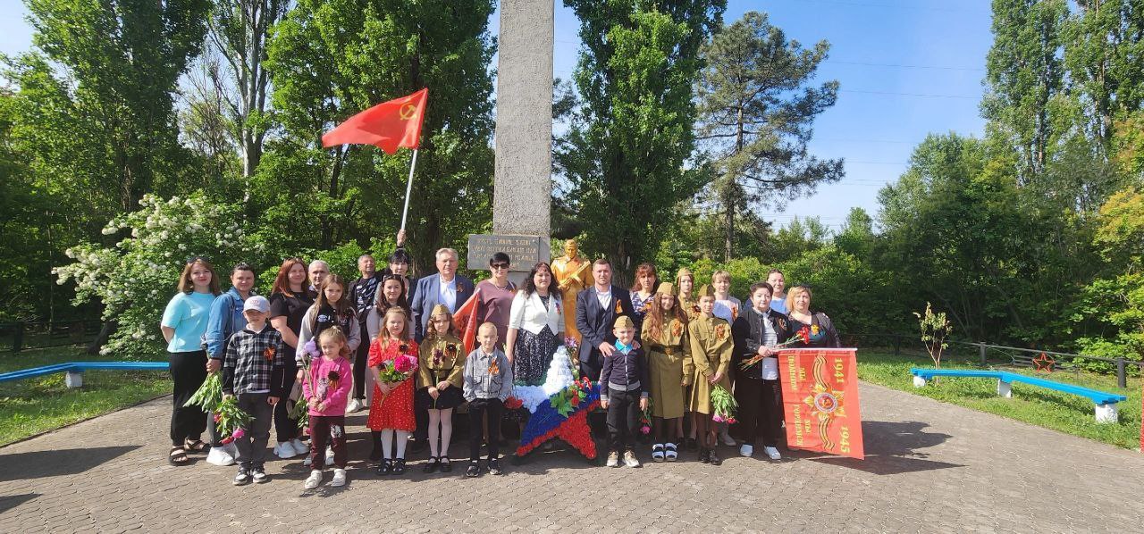 В Днепрорудном, почтили память воинов, сложивших свои головы в кровопролитной войне с фашистской гидрой.