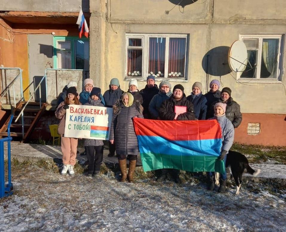 Жители Карелии поздравляют соотечественников в подшефном округе с Днем народного единства.