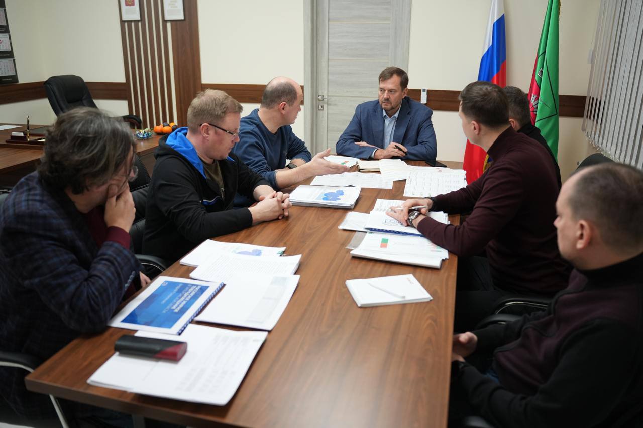 Провел рабочую встречу по вопросам связи и телерадиовещания Запорожской области с представителями Администрации Президента и Минцифры России..